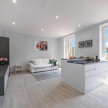 Le Coq Charlene - Monaco At 50m * Beausoleil